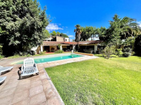 ¡Casa Florida, en el corazón de Chacras de Coria!